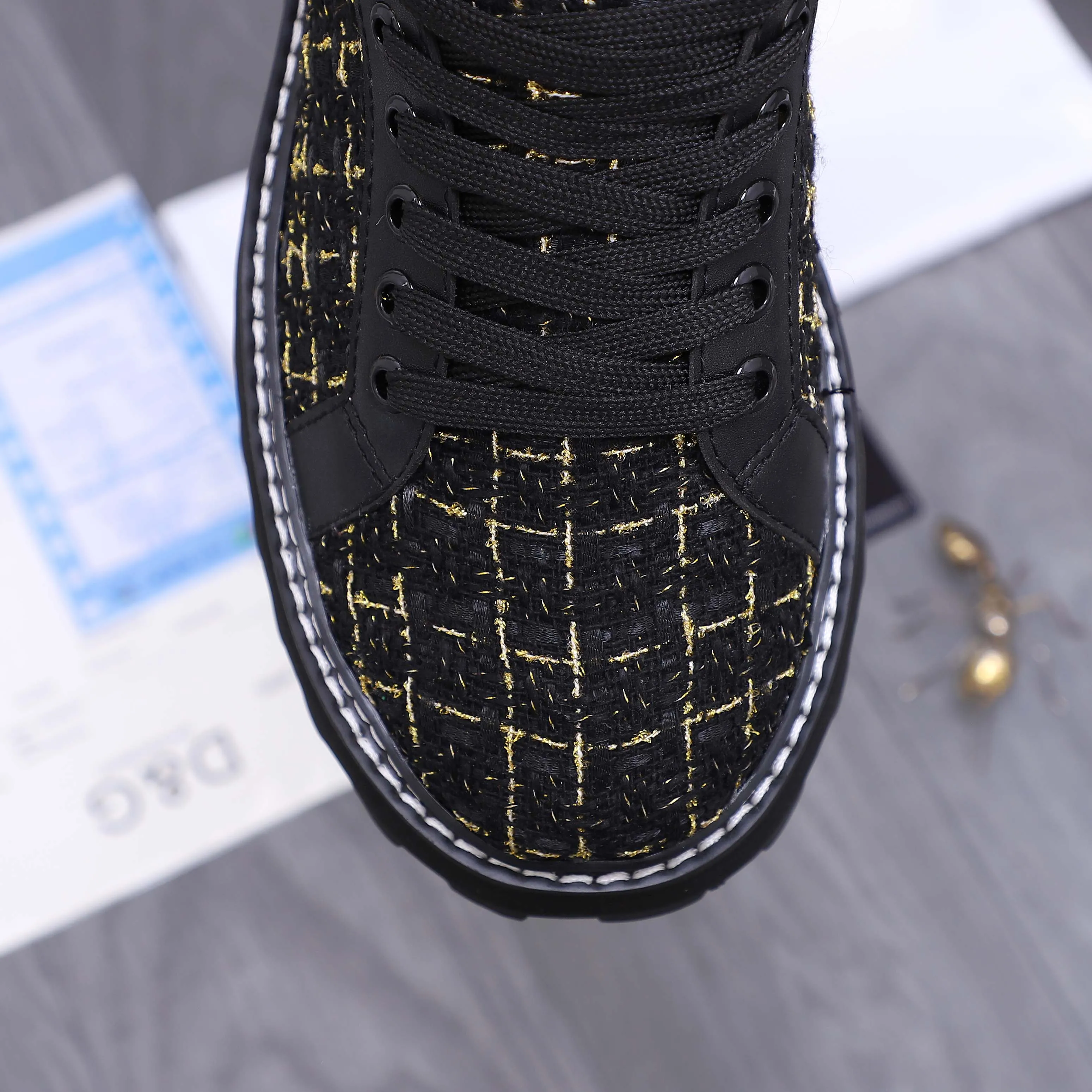Men's shoes 💰442 Product trademark: DG (Dolce & Gabbana) casual shoes for couples. Regular size: 36-46 (45.46 is custom-made and non-returnable). Product material: Selected terry stitching cowhide upper, leather lining, cowhide insole, non-slip rubber outsole